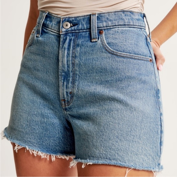 Abercrombie & Fitch Pants - Abercrombie & Fitch The 90’s Relaxed Cutoff Short High Rise size 29/8